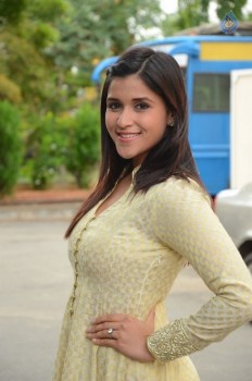 Mannara Chopra Gallery - 14 of 40