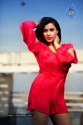 Mannara Chopra Latest Pics - 3 of 8