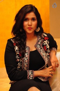 Mannara Chopra New Photos - 24 of 42