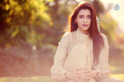 Mannara Chopra New Pics - 5 of 13