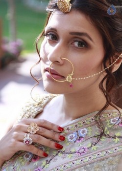 Mannara Chopra Photos - 4 of 9