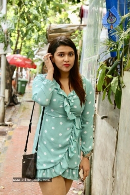 Mannara Chopra Pics - 7 of 10