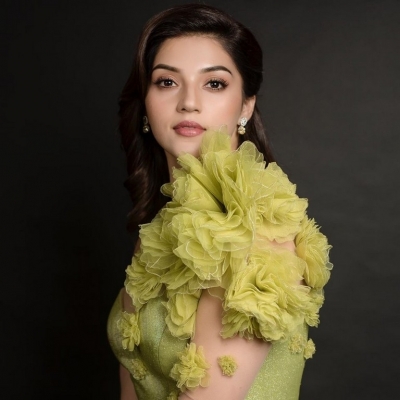 Mehreen Pirzada Photos - 5 of 9