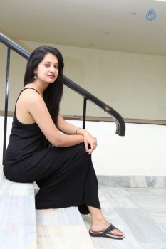 Nikita Bisht New Photos - 4 of 33