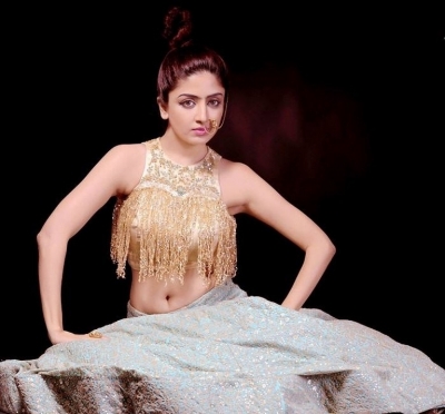 Poonam Kaur Photoshoot - 3 of 4