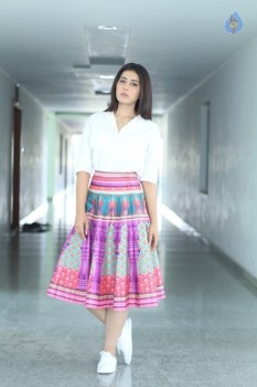 Raashi Khanna New Gallery - 5 of 6