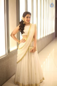 Raashi Khanna New Photos - 5 of 8