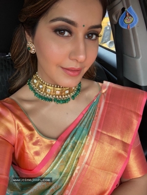 Raashi Khanna Pics - 5 of 9