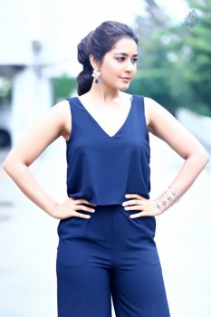 Raashi Khanna Pics - 5 of 5