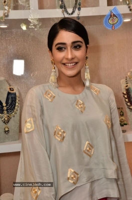 Regina Cassandra Gallery - 44 of 63