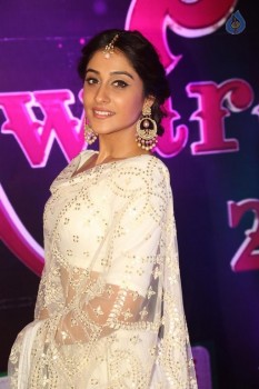 Regina Cassandra Images - 38 of 47