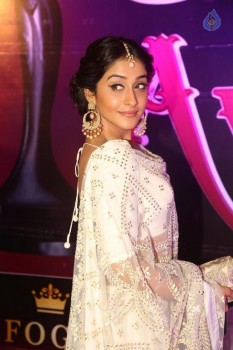 Regina Cassandra Images - 39 of 47