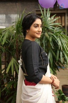 Regina Cassandra New Pics - 3 of 30