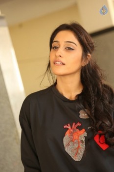 Regina Cassandra Photos - 57 of 59