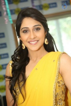 Regina Cassandra Pics - 5 of 52