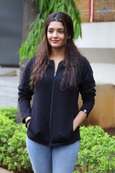 Ritika Singh New Gallery - 5 of 37