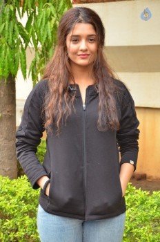 Ritika Singh New Gallery - 15 of 37