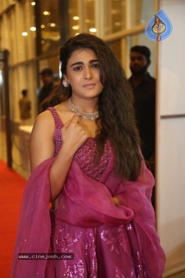 Shalini Pandey New Pics - 1 of 21