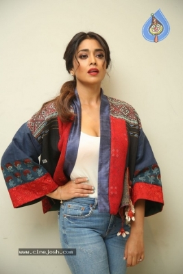 Shriya Saran Stills - 16 of 40