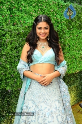 Siddhi Idnani Photos - 3 of 16