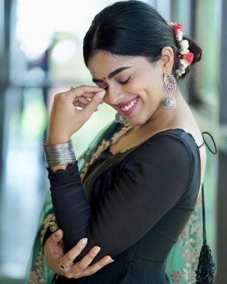 Siddhi Idnani Photos - 7 of 13