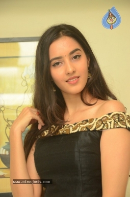 Simrat Kaur New Images - 18 of 20