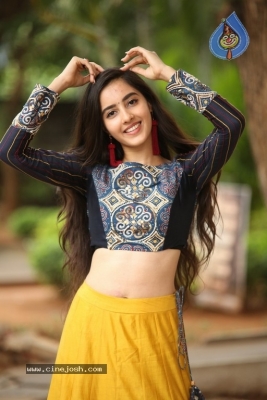 Simrat Kaur Photos - 8 of 21