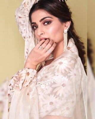 Sonam Kapoor Photos - 3 of 17