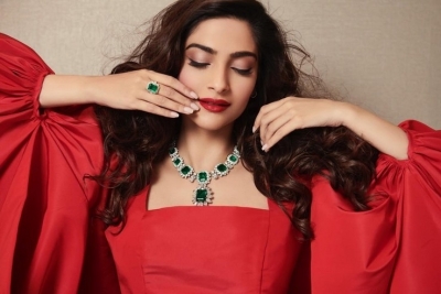 Sonam Kapoor Photos - 1 of 16