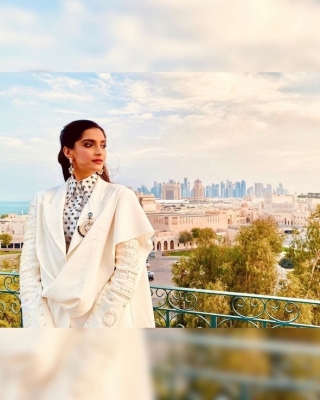 Sonam Kapoor Photos - 4 of 16