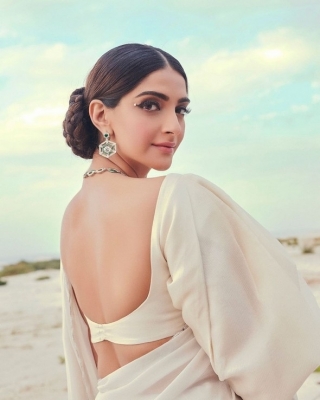 Sonam Kapoor Photos - 6 of 16