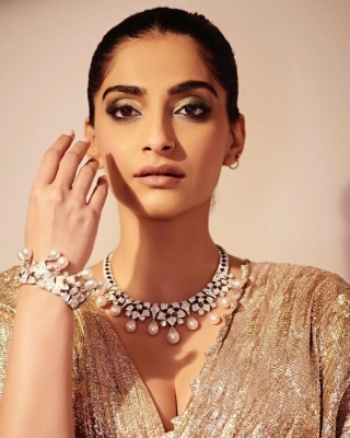 Sonam Kapoor Photos - 10 of 16