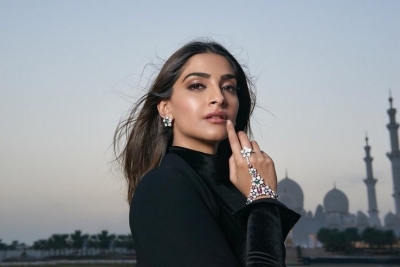 Sonam Kapoor Photos - 11 of 16