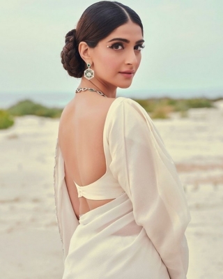 Sonam Kapoor Photos - 12 of 16