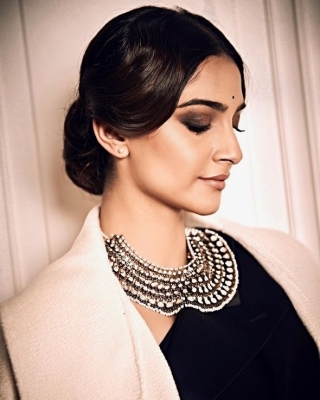 Sonam Kapoor Photos - 14 of 16