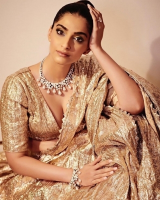 Sonam Kapoor Photos - 16 of 16