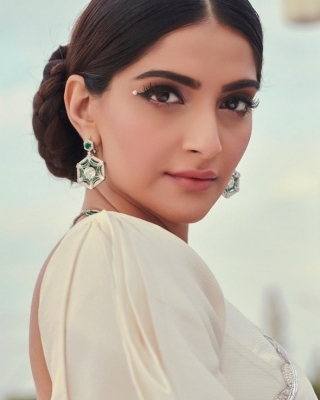 Sonam Kapoor Stills - 8 of 15