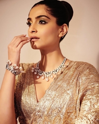 Sonam Kapoor Stills - 4 of 16