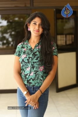 Yagna Shetty Photos - 4 of 21