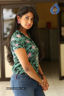 Yagna Shetty Photos - 15 of 21