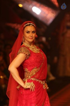 Bollywood Celebrities at IIJW 2015 Fashion Show 1