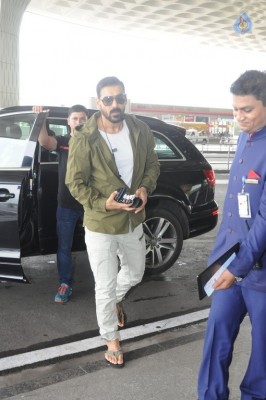 Bollywood Celebrities at Mumbai Airport