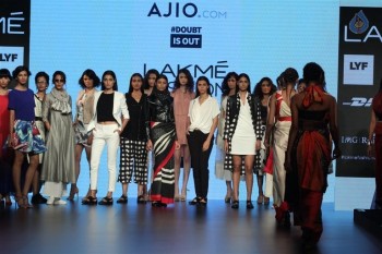 Celebrities at LFW Summer Resort 2016