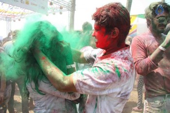 Celebrities at ZOOM Holi 2016