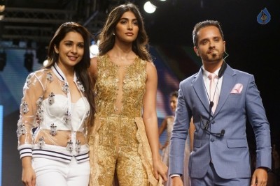 Pooja Hegde at LFW Winter Festive 2017