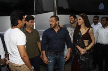 Salman Khan Visits Film Great Grand Masti Sets