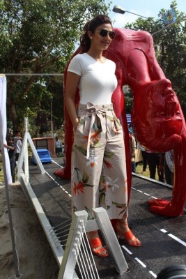 Shilpa Shetty Yoga Pose Statue Inauguration Pics