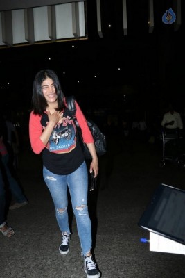 Shruti Haasan at Mumbai Airport