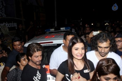 SRK and Anushka Sharma Spotted at Khar Social