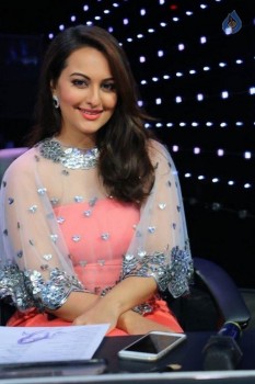 Welcome Back Stars at Indian Idol Juniors Sets